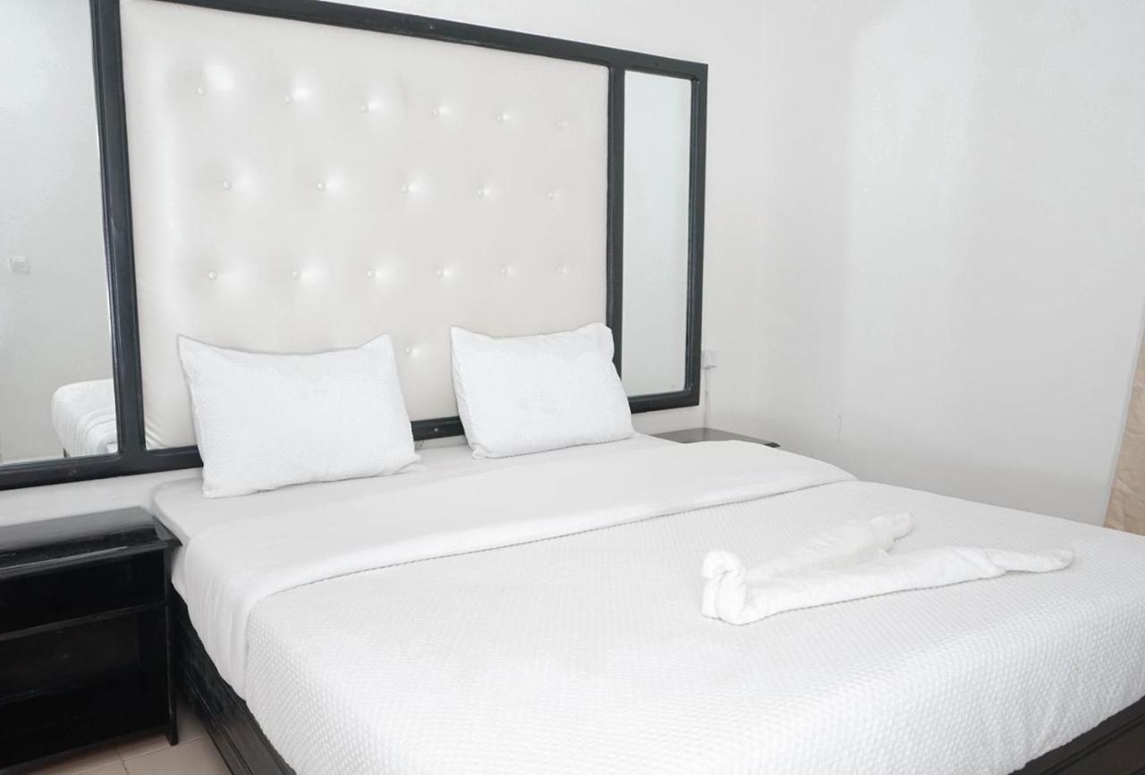 Les Residences De La Providence - Appart Hotel Яунде Экстерьер фото