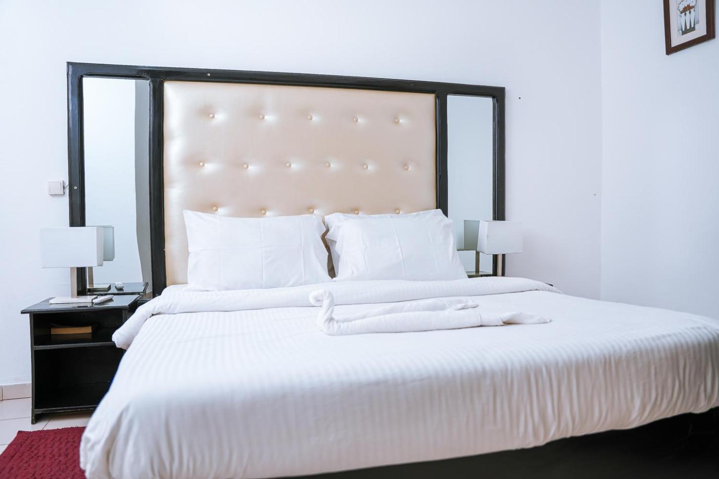 Les Residences De La Providence - Appart Hotel Яунде Экстерьер фото