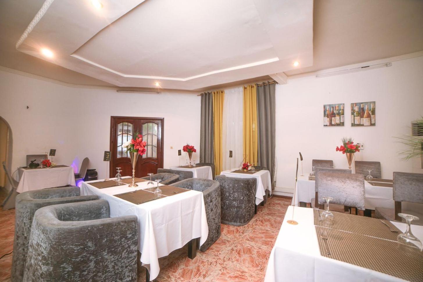 Les Residences De La Providence - Appart Hotel Яунде Экстерьер фото